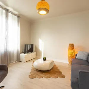 https://la-porte-des-volcans.hotels-rhonealpes.com